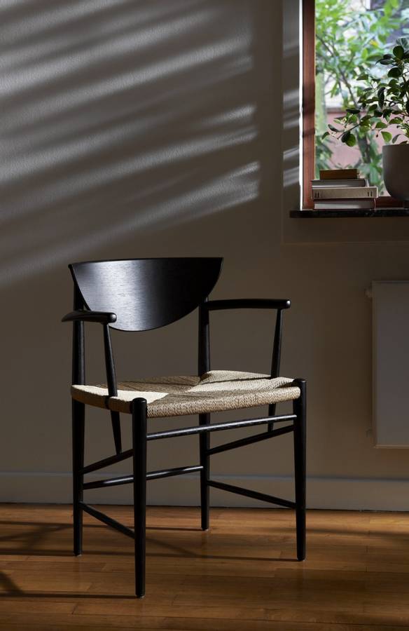 &Tradition – Drawn HM4 Armrest – Natural Paper Cord and Black Oa